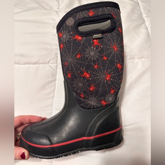 Bogs size 12 kids - black rubber with red creepy crawly (spiders) preloved - Picture 2 of 7